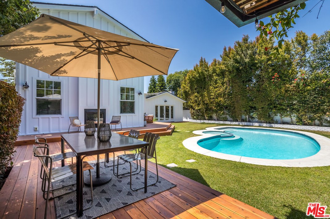 4836 Placidia Ave, North Hollywood CA  91601-4834 exterior