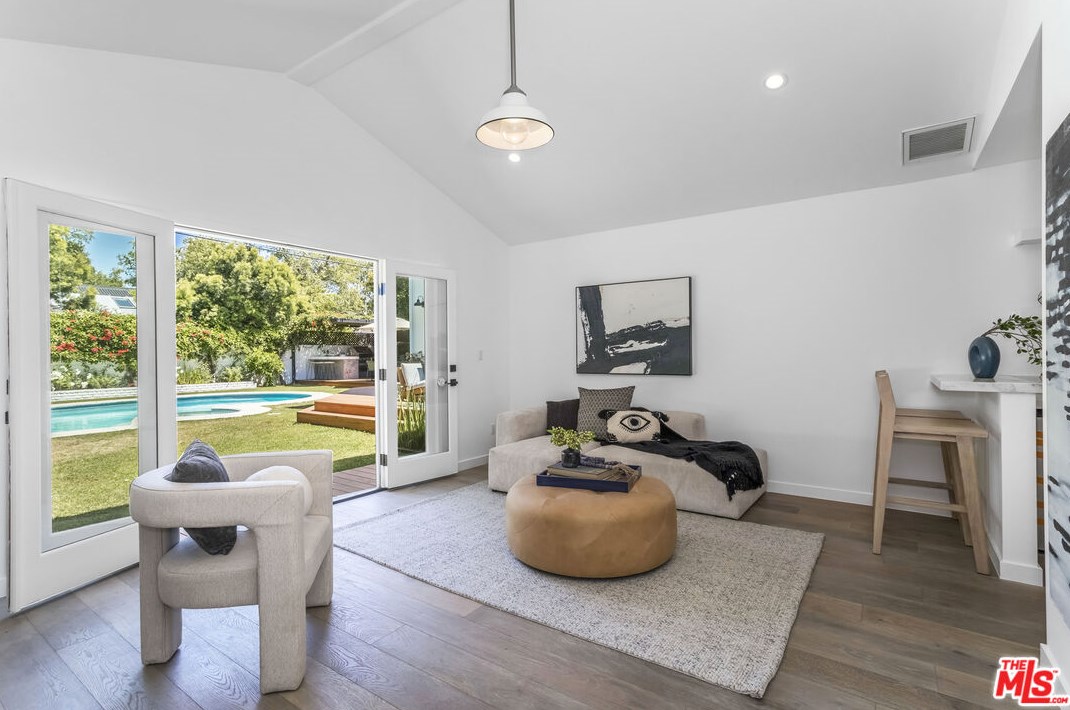 4836 Placidia Ave, North Hollywood CA  91601-4834 exterior