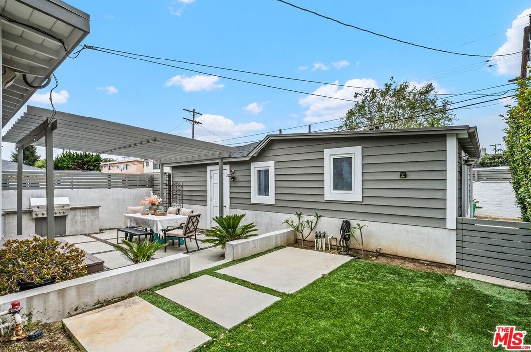 2630 Granville Ave, Los Angeles CA  90064-3602 exterior