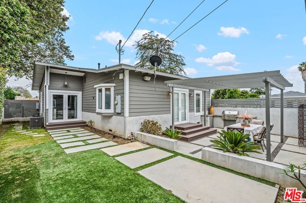 2630 Granville Ave, Los Angeles CA  90064-3602 exterior