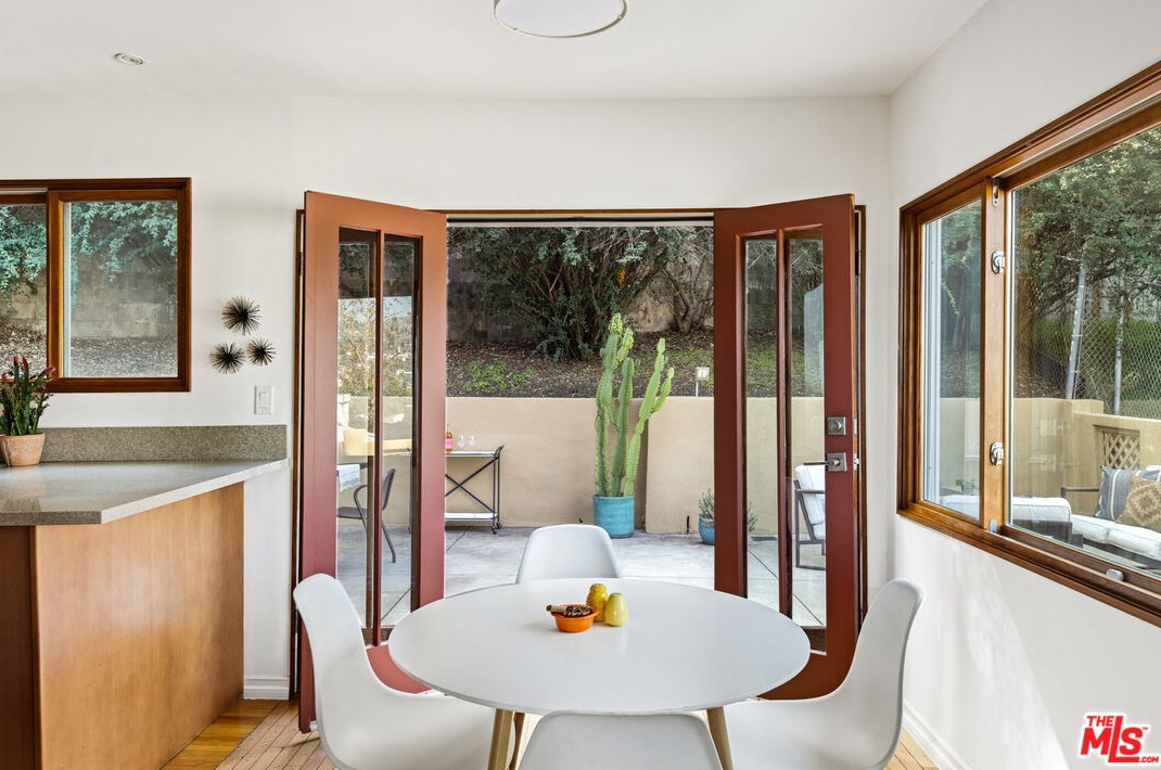 2435 Lyric Ave, Los Angeles CA  90027-4654 exterior