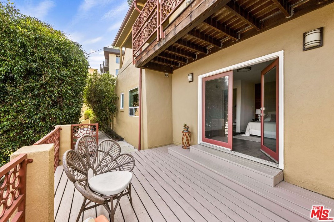 2435 Lyric Ave, Los Angeles CA  90027-4654 exterior