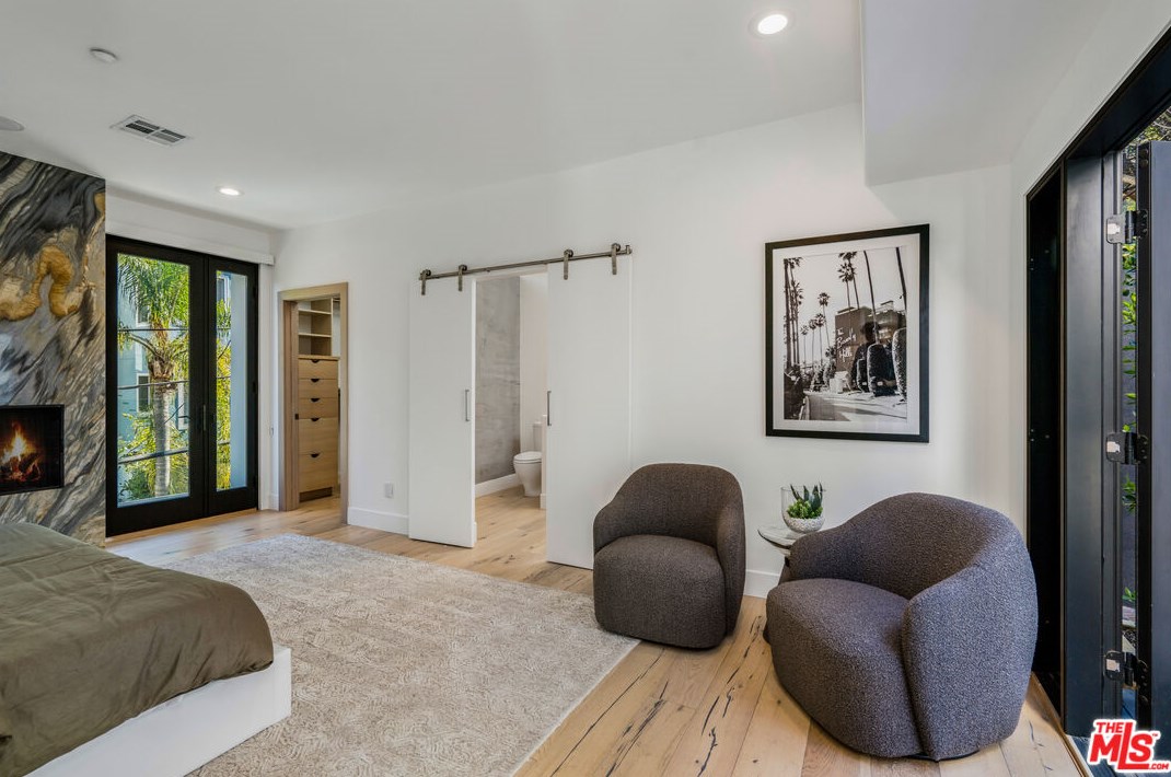 8729 Wonderland Ave, Los Angeles CA  90046-1849 exterior