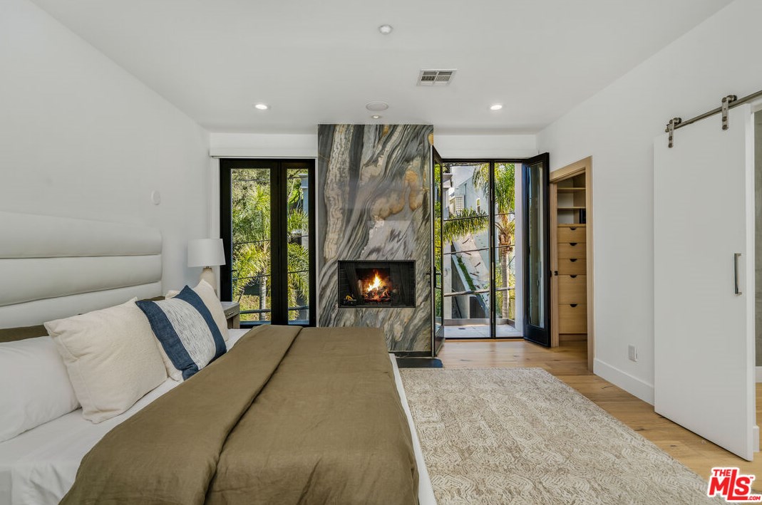 8729 Wonderland Ave, Los Angeles CA  90046-1849 exterior