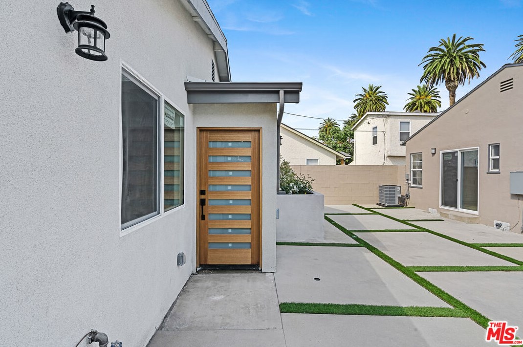 3019 Palm Grove Ave, Los Angeles CA  90016-2336 exterior