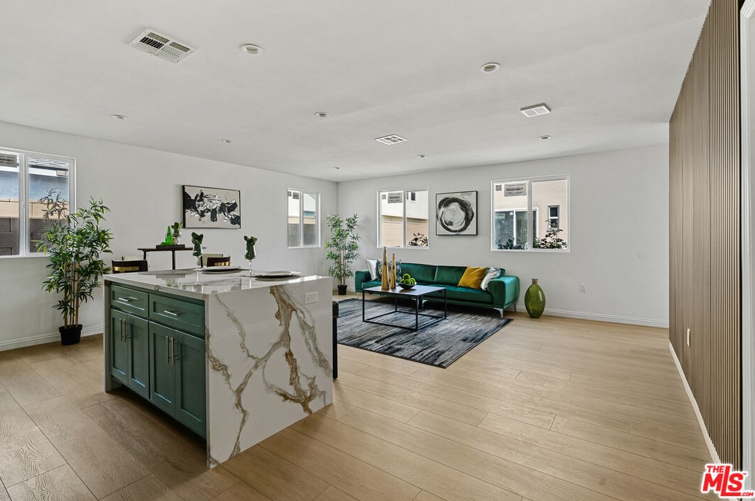 3019 Palm Grove Ave, Los Angeles CA  90016-2336 exterior