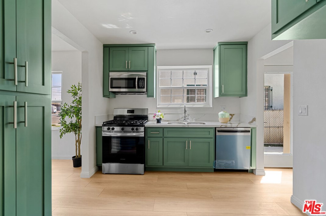 3019 Palm Grove Ave, Los Angeles CA  90016-2336 exterior