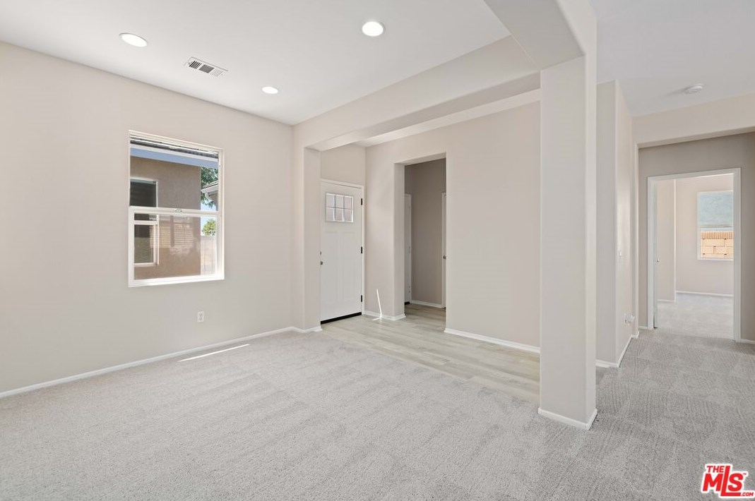 44034 27 St, Lancaster CA  93536-6023 exterior