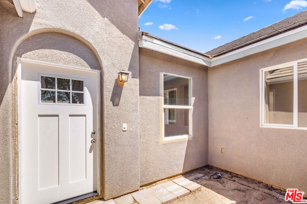 44034 27 St, Lancaster CA  93536-6023 exterior