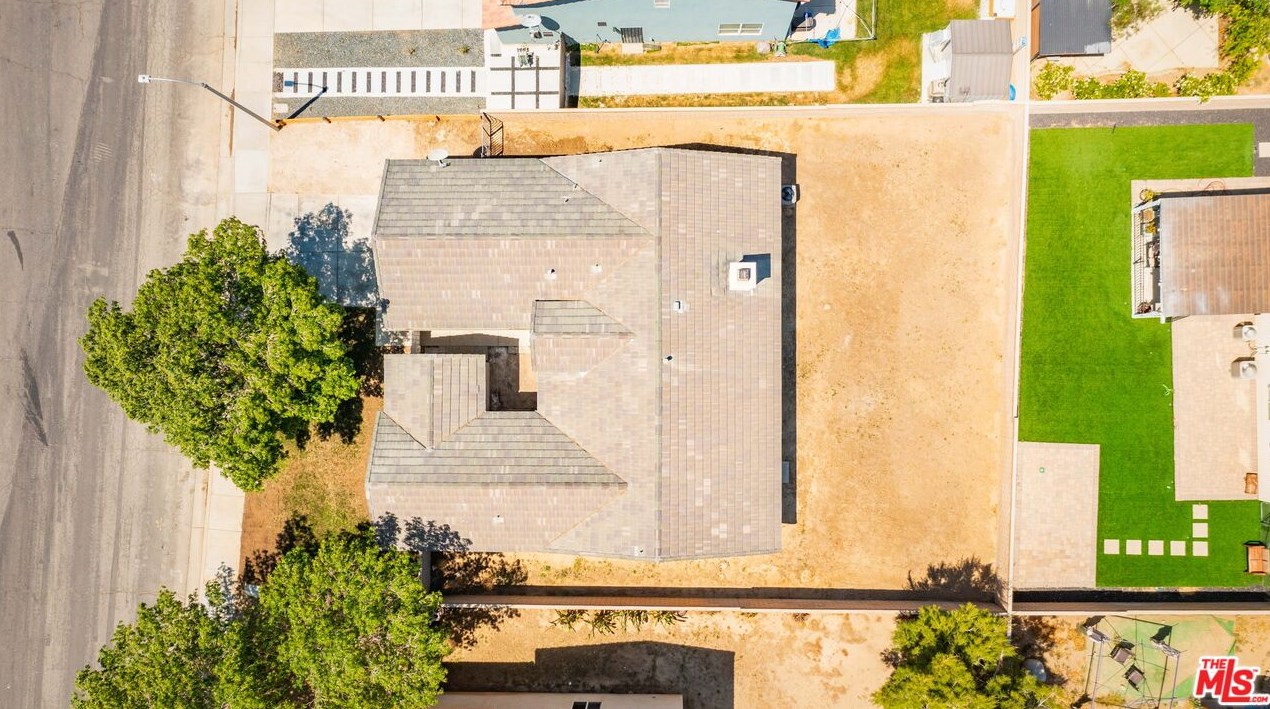 44034 27 St, Lancaster CA  93536-6023 exterior