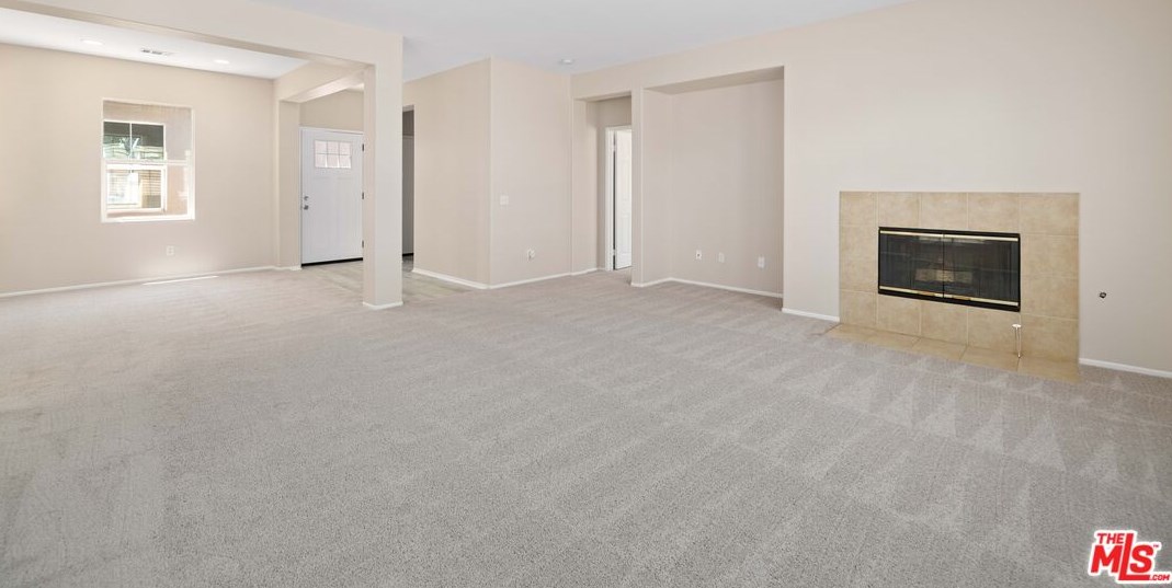 44034 27 St, Lancaster CA  93536-6023 exterior