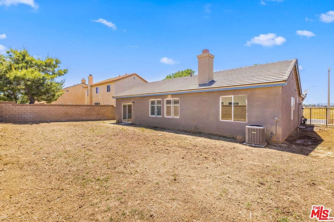 44034 27 St, Lancaster CA  93536-6023 exterior