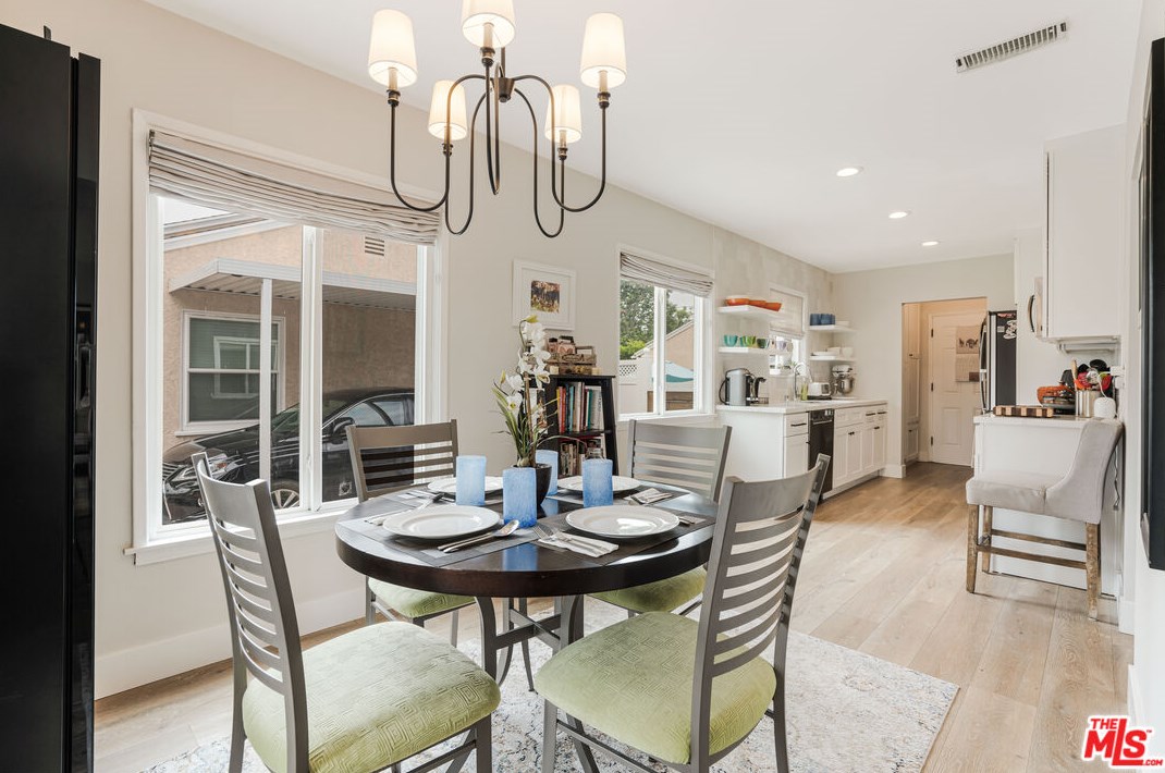 6445 Yarmouth Ave, Los Angeles CA  91335-6215 exterior