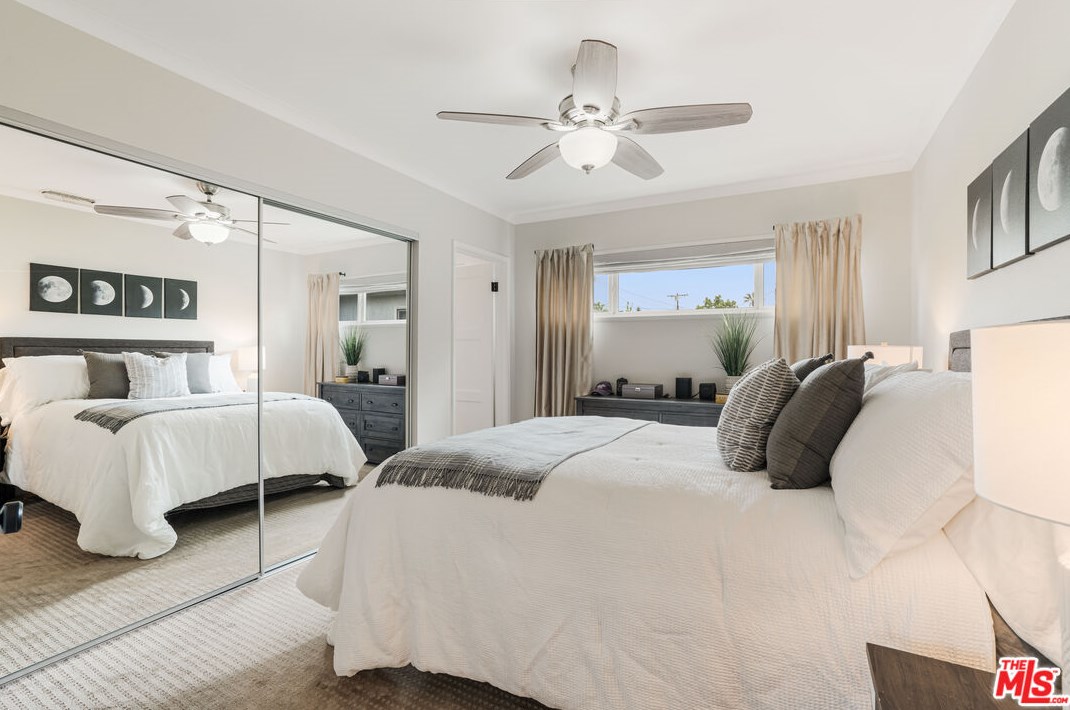 6445 Yarmouth Ave, Los Angeles CA  91335-6215 exterior
