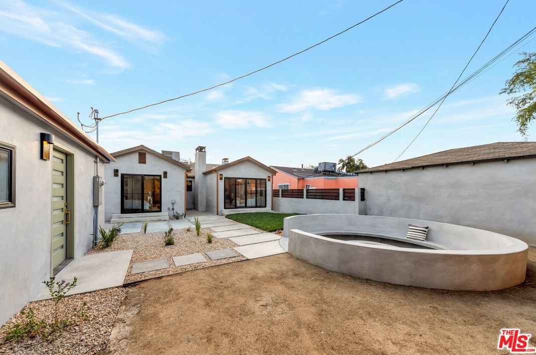 3732 Cherrywood Ave, Los Angeles CA  90008-2644 exterior