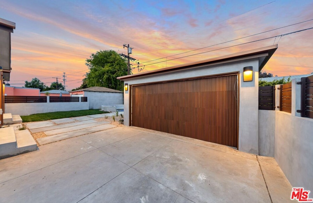 3732 Cherrywood Ave, Los Angeles CA  90008-2644 exterior