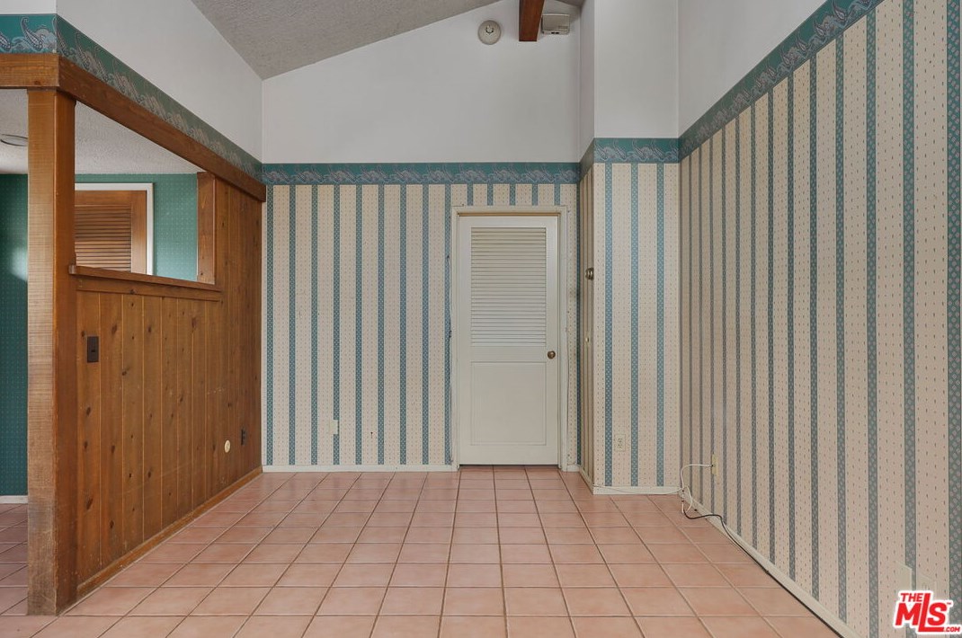 3433 Montrose Ave, Glendale CA 91214-3344 exterior