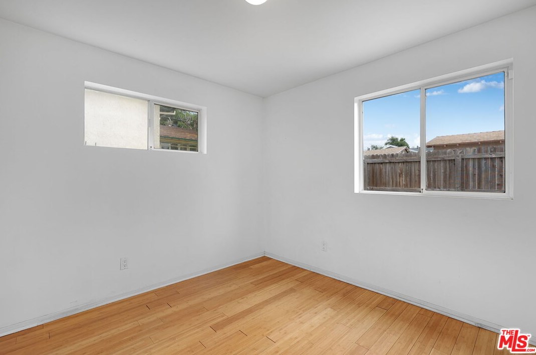 3433 Montrose Ave, Glendale CA 91214-3344 exterior