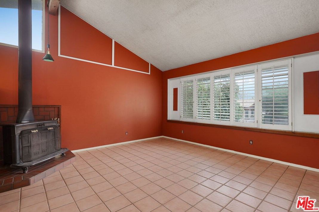 3433 Montrose Ave, Glendale CA 91214-3344 exterior