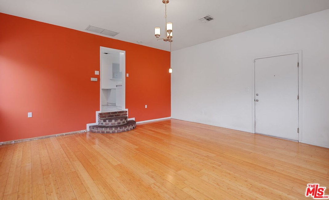 3433 Montrose Ave, Glendale CA 91214-3344 exterior