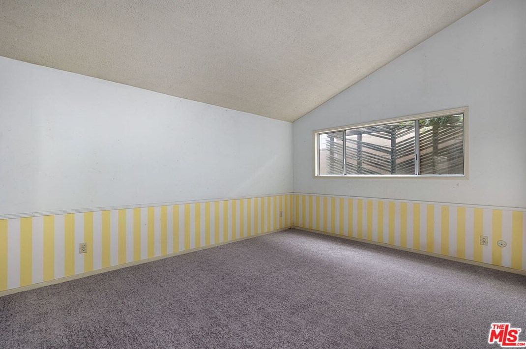 3433 Montrose Ave, Glendale CA 91214-3344 exterior