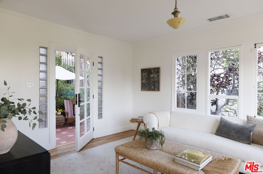 434 Crane Blvd, Los Angeles CA  90065-5053 exterior