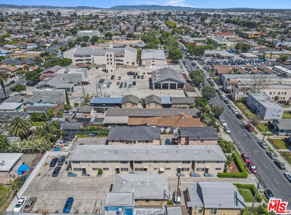 1129 52nd St, Los Angeles CA  90058-3333 exterior