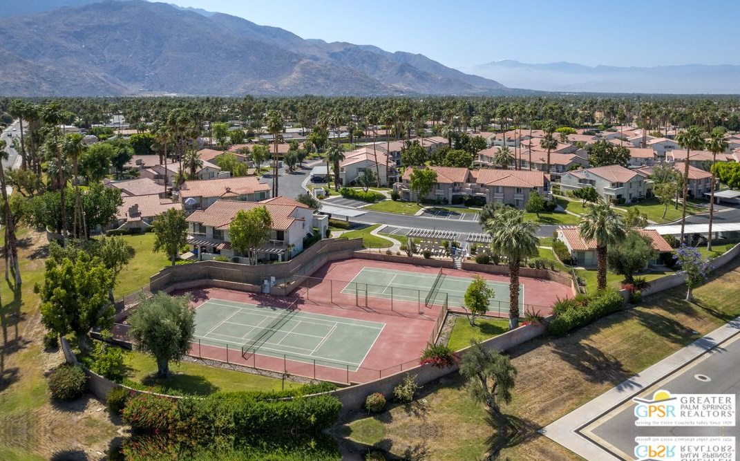 2701 Mesquite Ave, Palm Springs CA  92264-5058 exterior