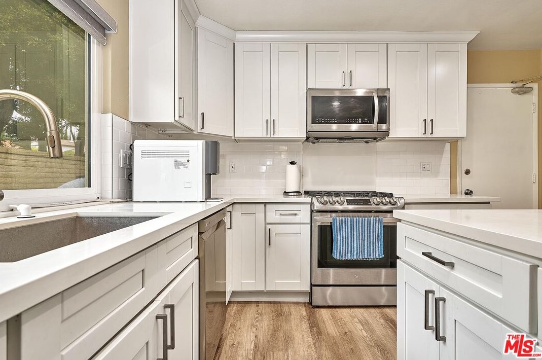 1619 Camden Pl, Fullerton CA  92833-2056 exterior