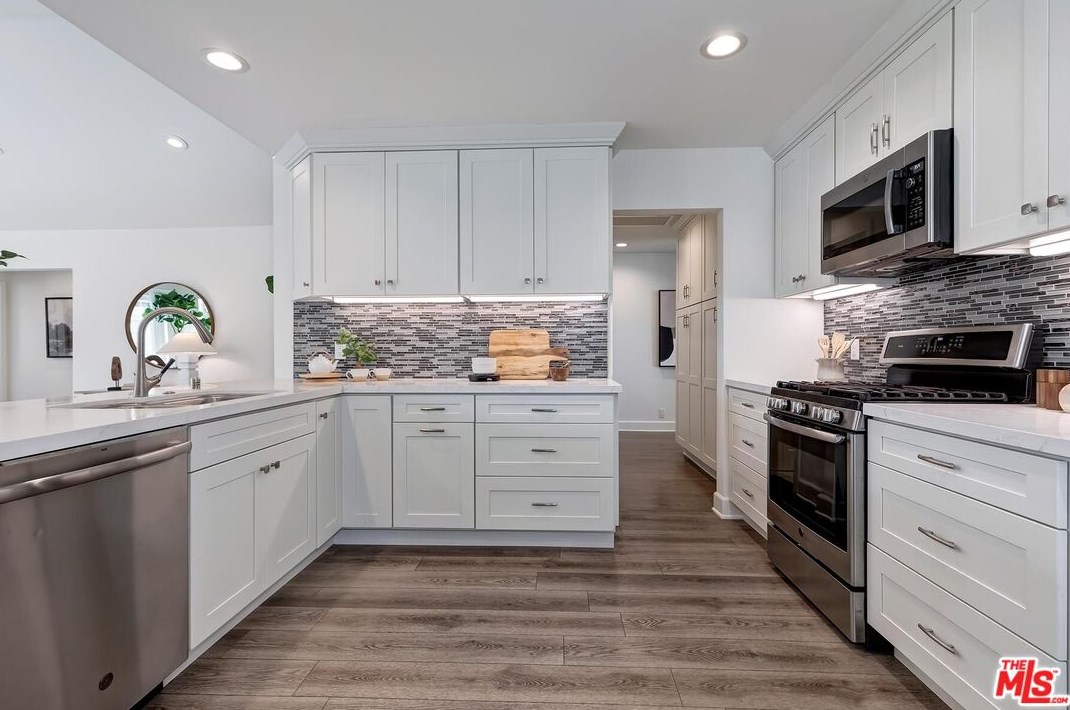 8117 Chase Ave, Los Angeles CA  90045-2732 exterior