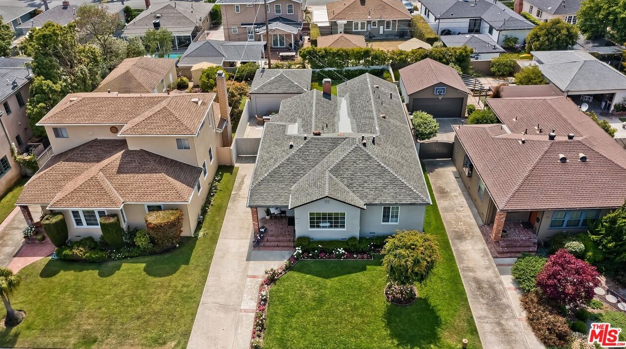 8117 Chase Ave, Los Angeles CA  90045-2732 exterior