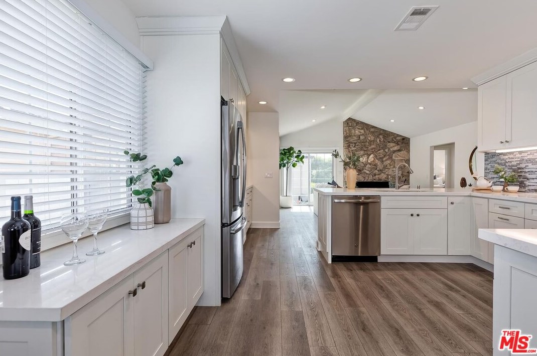 8117 Chase Ave, Los Angeles CA  90045-2732 exterior
