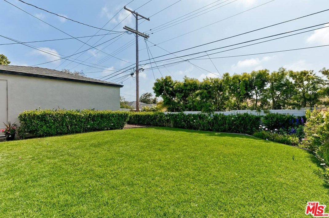 8117 Chase Ave, Los Angeles CA  90045-2732 exterior