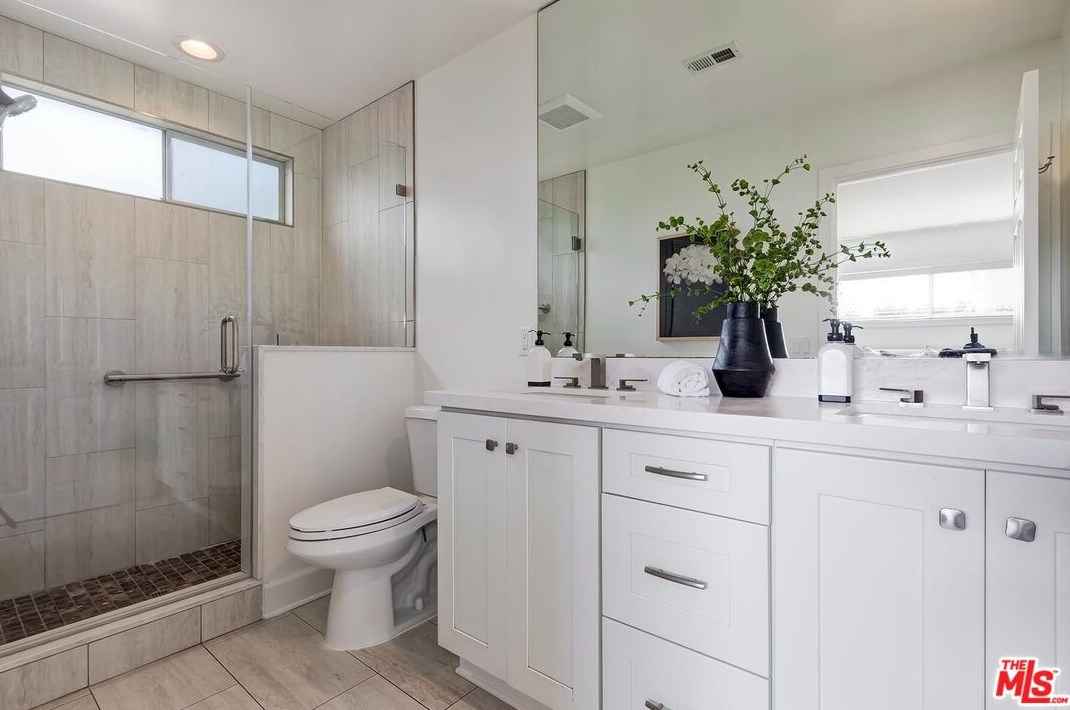 8117 Chase Ave, Los Angeles CA  90045-2732 exterior