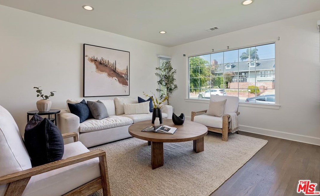 8117 Chase Ave, Los Angeles CA  90045-2732 exterior