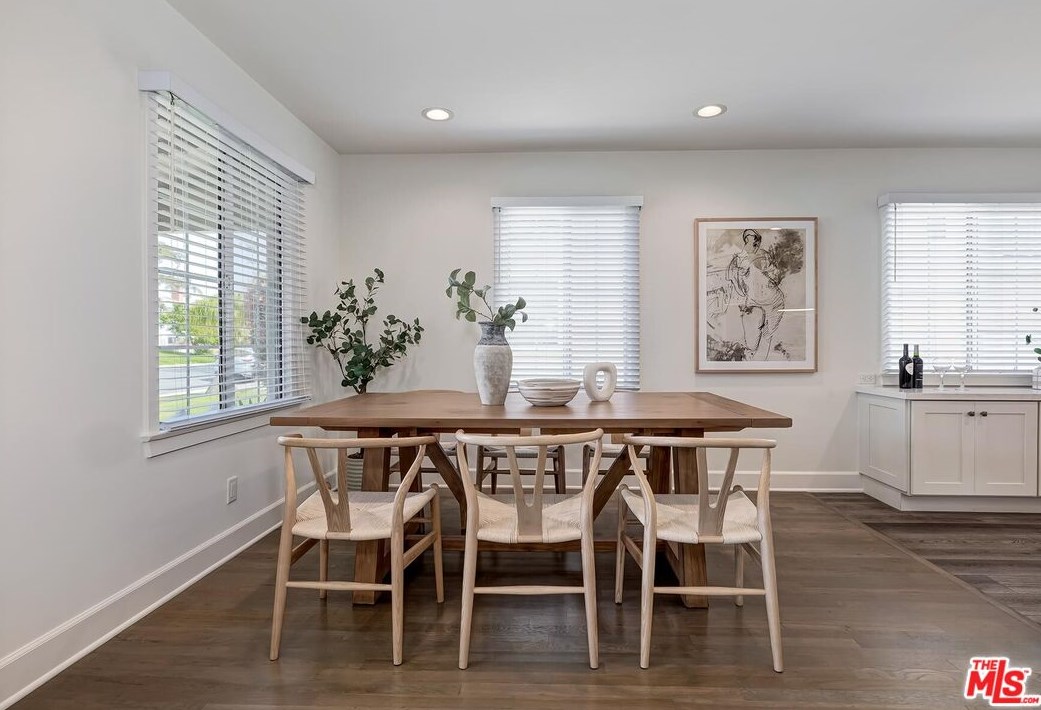 8117 Chase Ave, Los Angeles CA  90045-2732 exterior