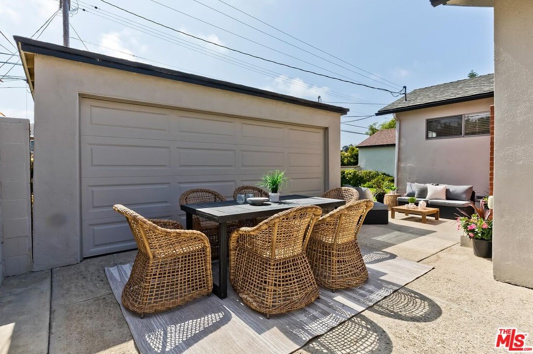 8117 Chase Ave, Los Angeles CA  90045-2732 exterior