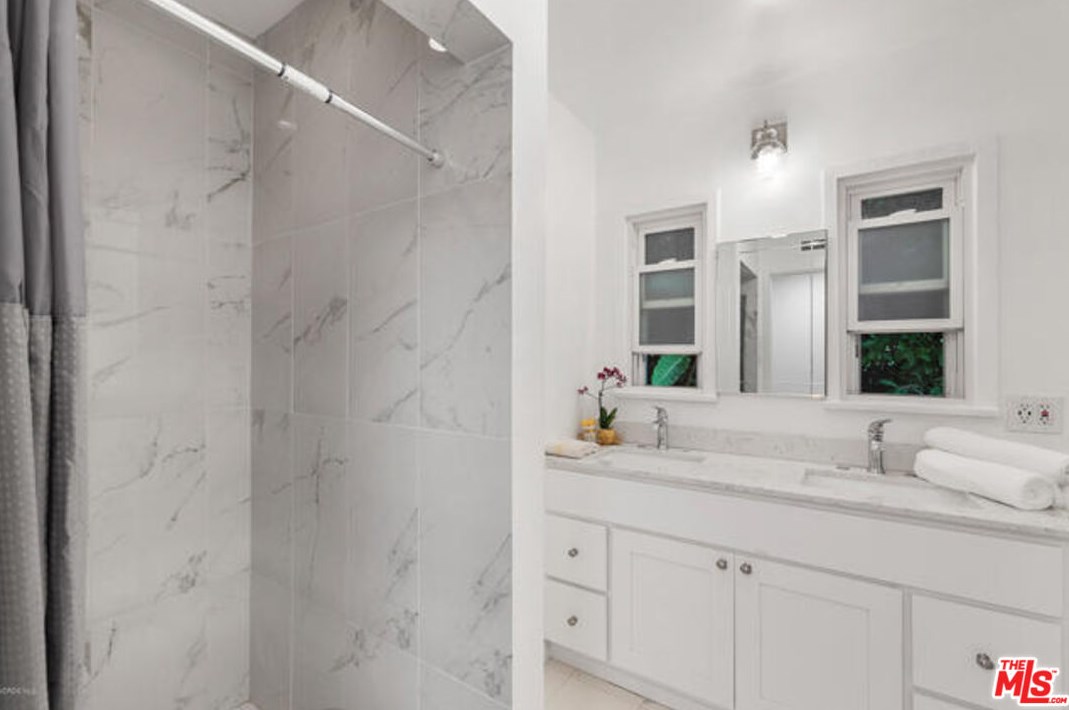 134 Bowling Green Way, Los Angeles CA  90049-2814 exterior