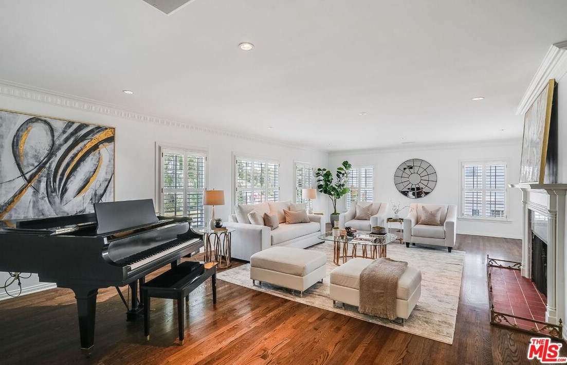 4040 Mount Vernon Dr, Los Angeles CA  90043-1005 exterior