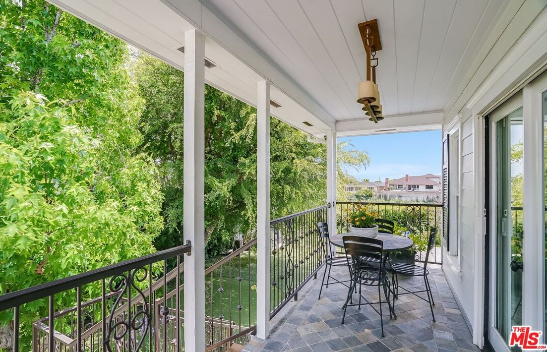 4040 Mount Vernon Dr, Los Angeles CA  90043-1005 exterior