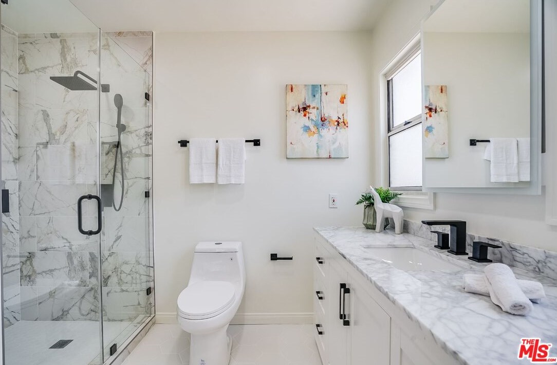4040 Mount Vernon Dr, Los Angeles CA  90043-1005 exterior