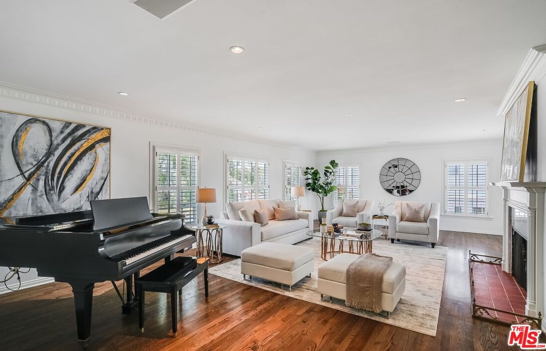 4040 Mount Vernon Dr, Los Angeles CA  90043-1005 exterior