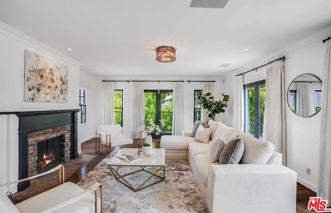 4040 Mount Vernon Dr, Los Angeles CA  90043-1005 exterior