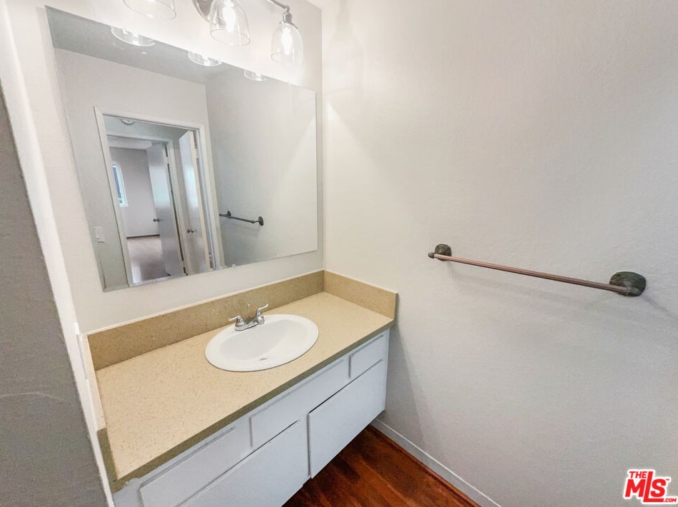 1076 Cabrillo Park Dr, Santa Ana CA  92701-8425 exterior