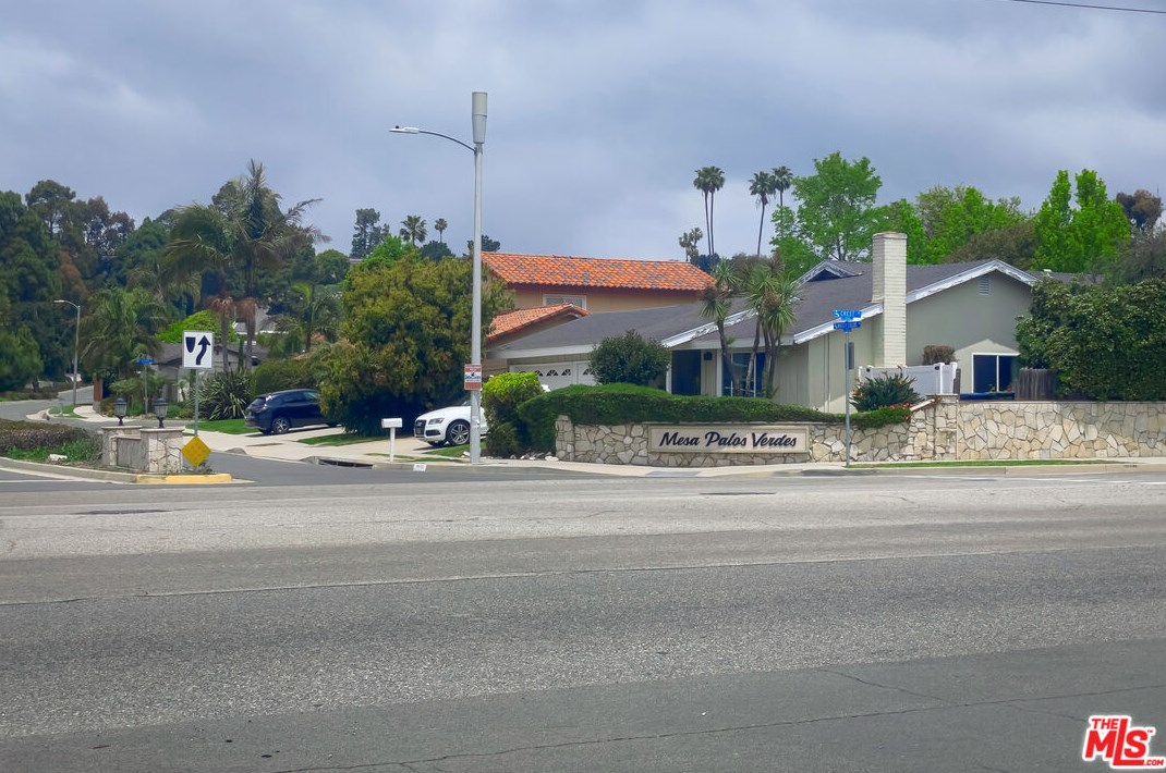 29504 Stonecrest Rd, Palos Verdes Estates CA  90275-5712 exterior