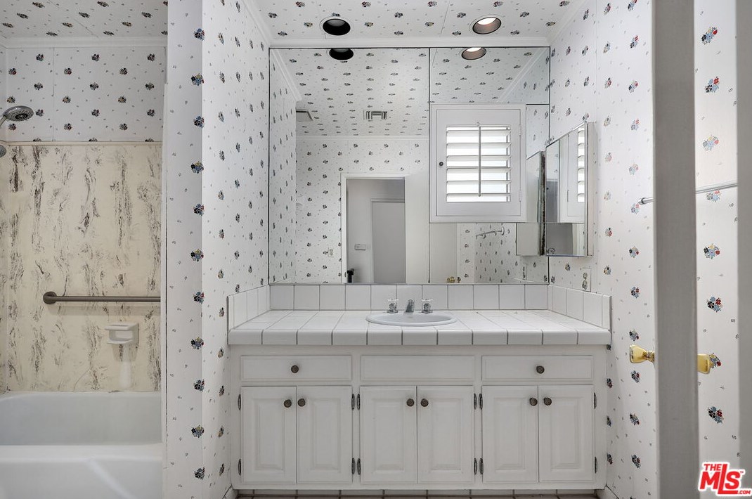 2445 Nalin Dr, Los Angeles CA  90077-1806 exterior