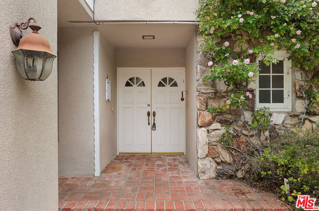 2445 Nalin Dr, Los Angeles CA  90077-1806 exterior