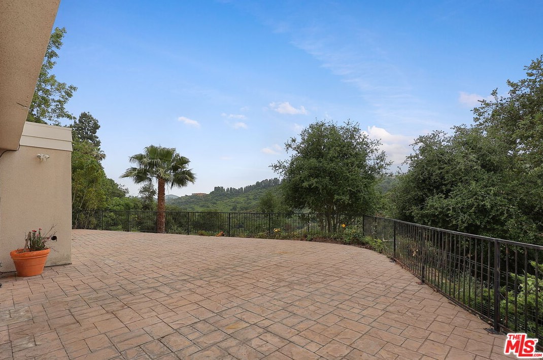 2445 Nalin Dr, Los Angeles CA  90077-1806 exterior