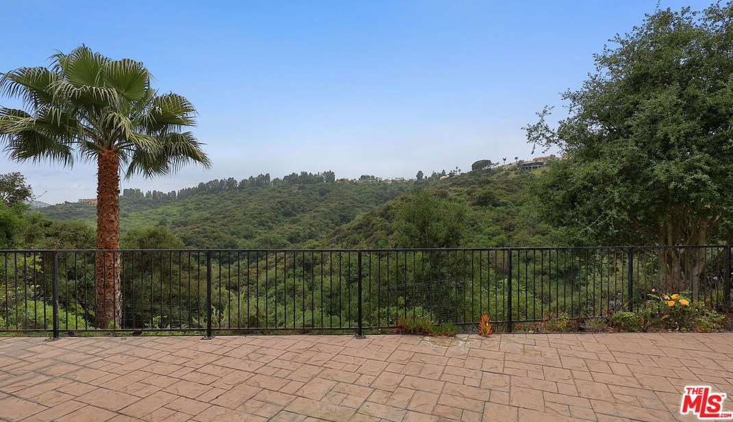 2445 Nalin Dr, Los Angeles CA  90077-1806 exterior