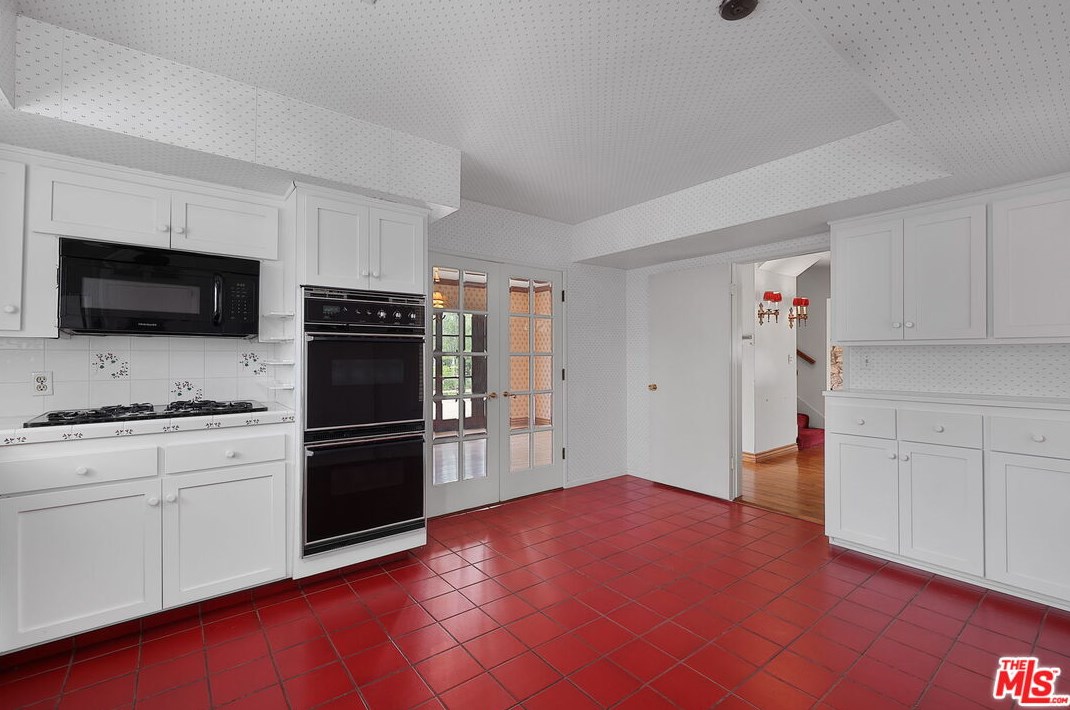 2445 Nalin Dr, Los Angeles CA  90077-1806 exterior